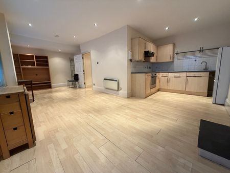 2 Bed Flat, Canute Castle, SO14 - Photo 2