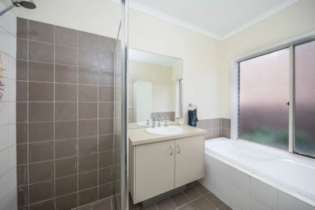 Stunning Family Home - Photo 5