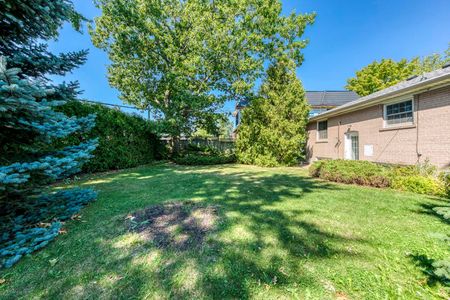 For Lease - 438 Sandmere Place, Oakville, Ontario - Photo 2