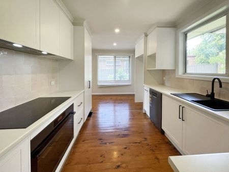 19 Locksley Street, Wendouree - Photo 5