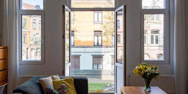 Appartement te huur in Borgerhout voor € 825 met 1 slaapkamer - Photo 1