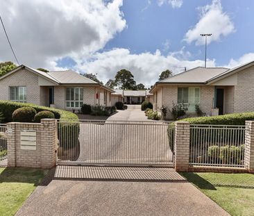 Immaculate Unit & Ideal Location&excl; - Photo 1