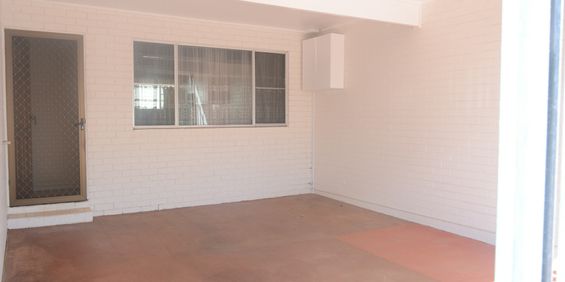 2/96 Herries Street, East Toowoomba - Photo 3