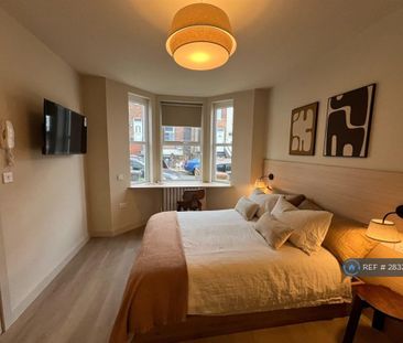 1 bedroom in a house share to rent - Photo 4