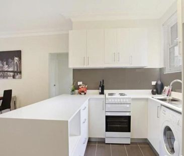 Sunny, Modern Living In A Prime Location - Photo 2