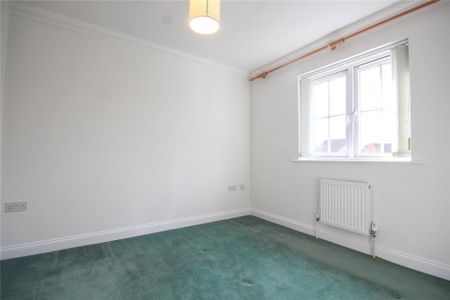 4 bedroom link detached house to rent - Photo 3