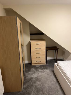 Room in a Shared Flat, Calder Road, EH11 - Photo 1