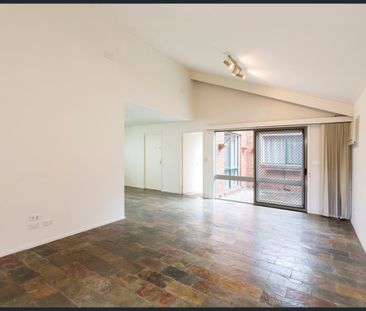 THREE BEDROOM LARGE FAMILY HOME! | FLARE REAL ESTATE - Photo 1