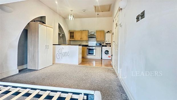 Studio to rent - Photo 1