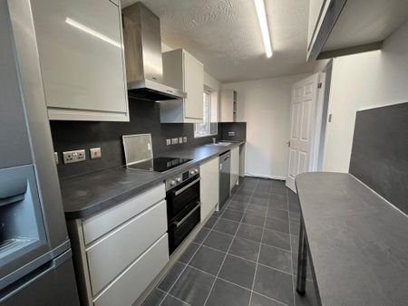 2 bedroom maisonette to rent - Photo 5