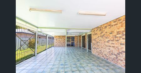 Solar Savings & Space to Spare: Your Ideal Mundingburra Family Home! - Photo 2