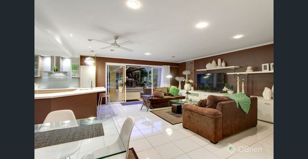 Resort living, Frankston style - Photo 1