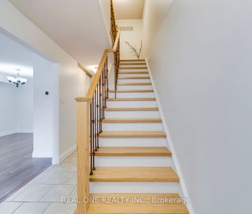 Townhouse For Lease | W8134258 - Photo 4