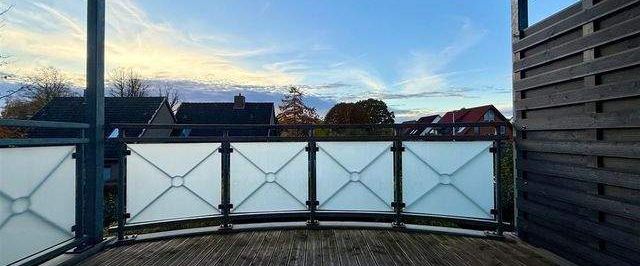 Hochwertige 2-Zimmer-Whg. mit Einbauküche, Balkon und Carport // Kiel-Russee - Foto 1