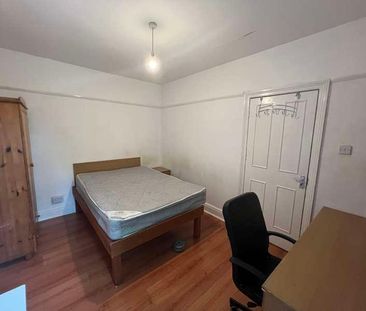 Coventry Road, SO15 - Photo 4