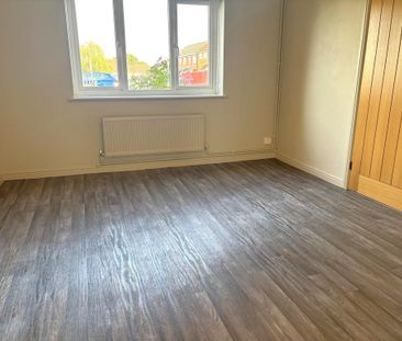 2 bedroom end of terrace house to rent - Photo 5