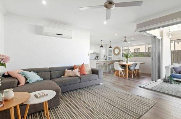 Modern family home in Brightwater and just minutes from Sunshine Coasts best beaches. - Photo 1