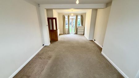 3 bedroom end of terrace house to rent - Photo 2