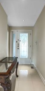 Amazaing spaciouse walk out bungalow in Willowdale! - Photo 4