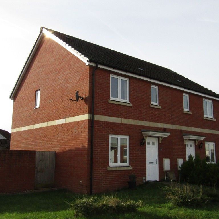 3 bed Semi-Detached - To Let - Photo 1