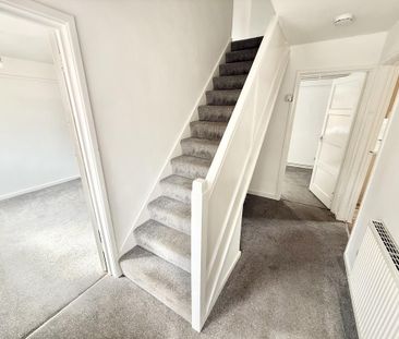 3 bedroom end of terrace house to rent - Photo 1