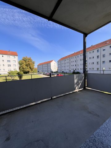 Renovierte 2-Zi.-Wohnung mit Balkon, im Erdgeschoss - Photo 4