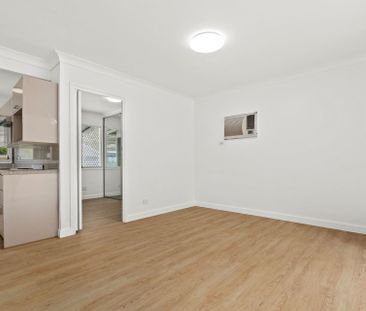 Charming refurbished family home in the Bay - Photo 3