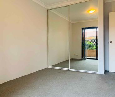 Spacious Ground Floor 2 Bedroom Unit - Close To All Amenities - Photo 1