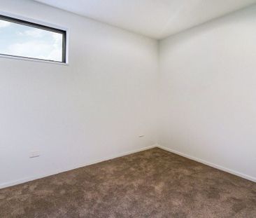 Modern 2 bedroom, 2 bathroom townhouse - Photo 2