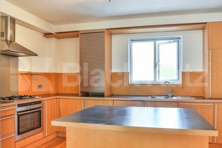 Semi split level, mezzanine area and gorgeous balcony - Photo 4