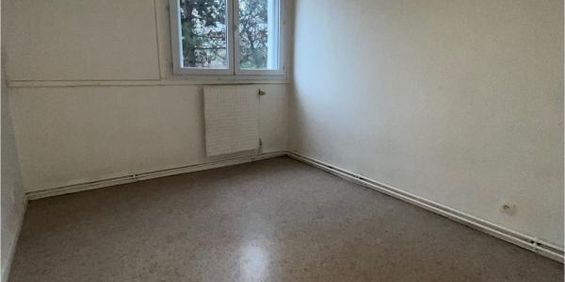 T3 duplex de 78m² située sur la place des géants à Grenoble - Photo 3