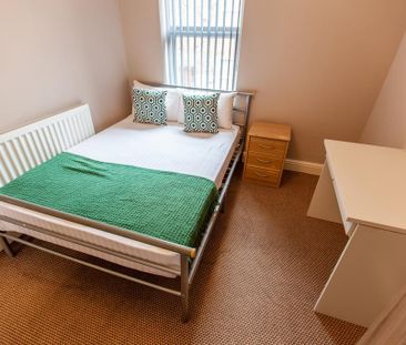 4 bedroom terraced house to rent - Photo 6