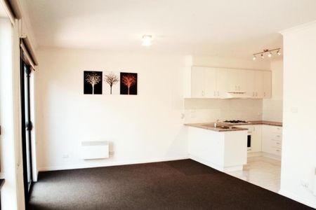 2/1079 High Street, Reservoir VIC 3073 - Photo 4