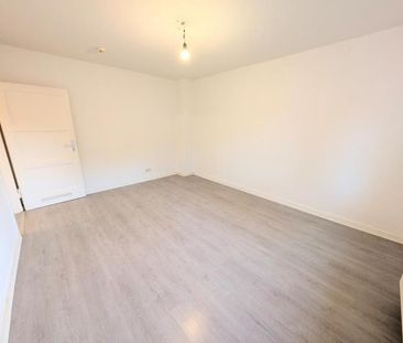 **Singles und Paare aufgepasst: +grauer Laminat +neues Tageslichtba... - Foto 1