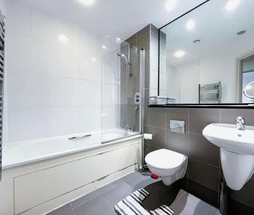 2 bedroom flat to rent - Photo 2