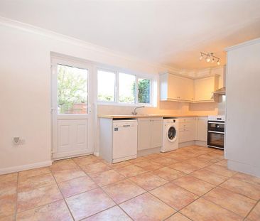 3 bedroom semi-detached house to rent - Photo 5