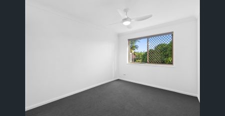 Charming 3-Bedroom Townhouse in Prime Southport Location - Photo 3