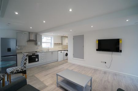 Flat 4, 1 Trevelyan Terrace, High Street - Photo 2