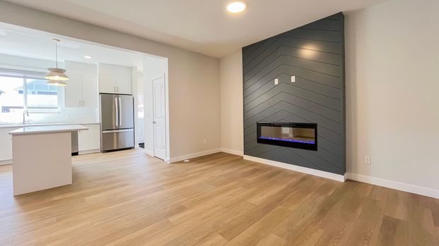 Modern 3 Bed, 3 Bath Home In Griesbach | Double Garage | Pets Negotiable - Photo 1