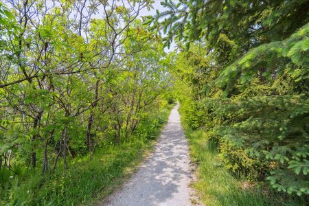 For Lease - 2523 Highmount Crescent, Oakville, Ontario - Photo 3