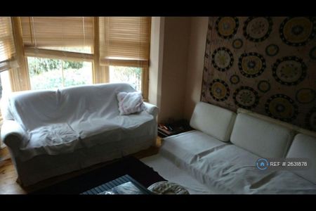 1 bedroom in a house share to rent - Photo 3