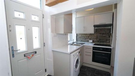 Luddenden Place, Queensbury, BD13 - Photo 2