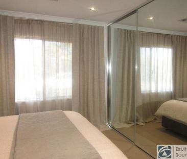 BEAUTIFUL STREET FRONT VILLA IN PRIME LOCATION HOME OPEN SATURDAY 2... - Photo 4