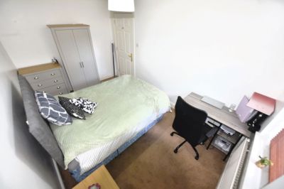 2 bedroom Flat in Flat 3, Leeds - Photo 5