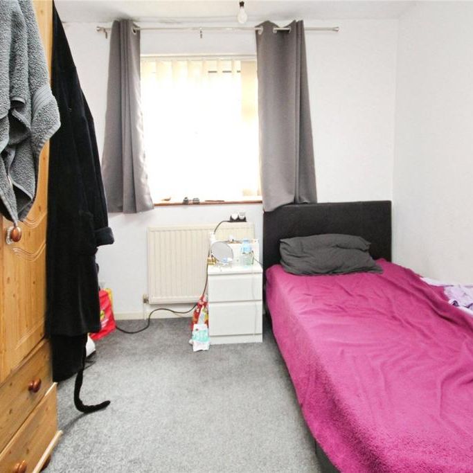 3 bedroom end of terrace house to rent - Photo 1