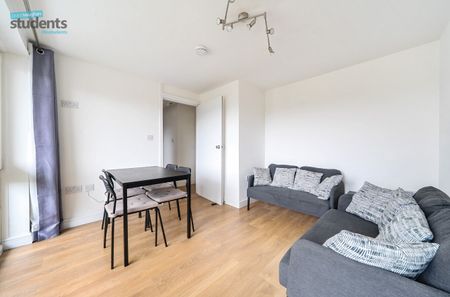 4 bedroom apartment to rent - Photo 3