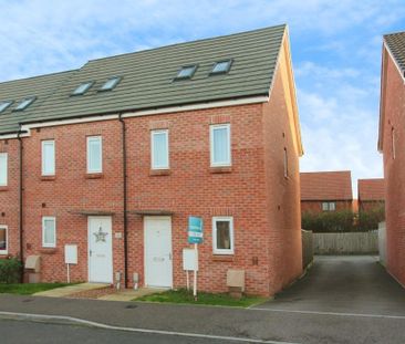 3 bedroom end of terrace house to rent - Photo 2