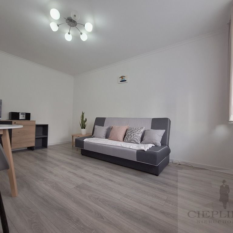 Nowa i pachnąca kawalerka na popularnym osiedlu - Photo 1