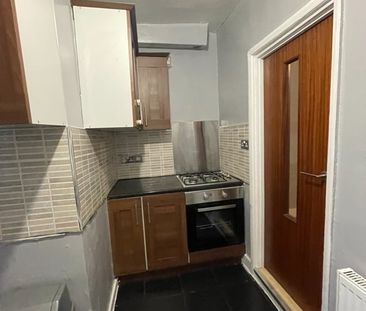 Room in a Shared House, Albert Square, E15 - Photo 4