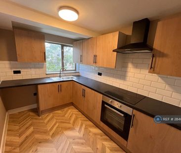 1 bedroom in a house share to rent - Photo 3